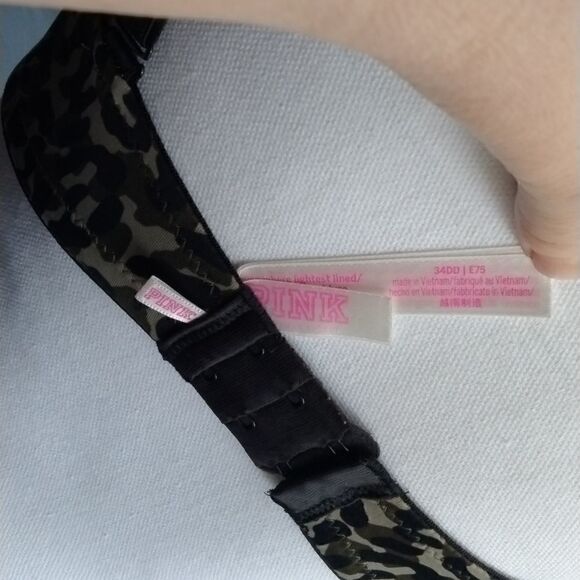 Victoria's Secret   - Picture 5 of 5